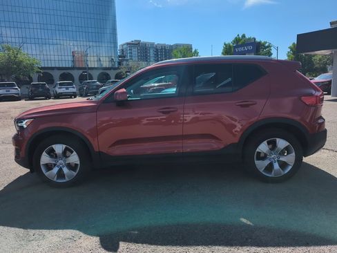 Used 2020 Volvo XC40 T5 Momentum w/ Protection Package Premier AWD/4WD image 4