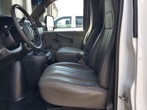 Used 2016 Chevrolet Express 3500 image 16