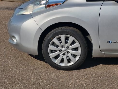 Used 2015 Nissan Leaf S w/ Charge Package FWD image 8