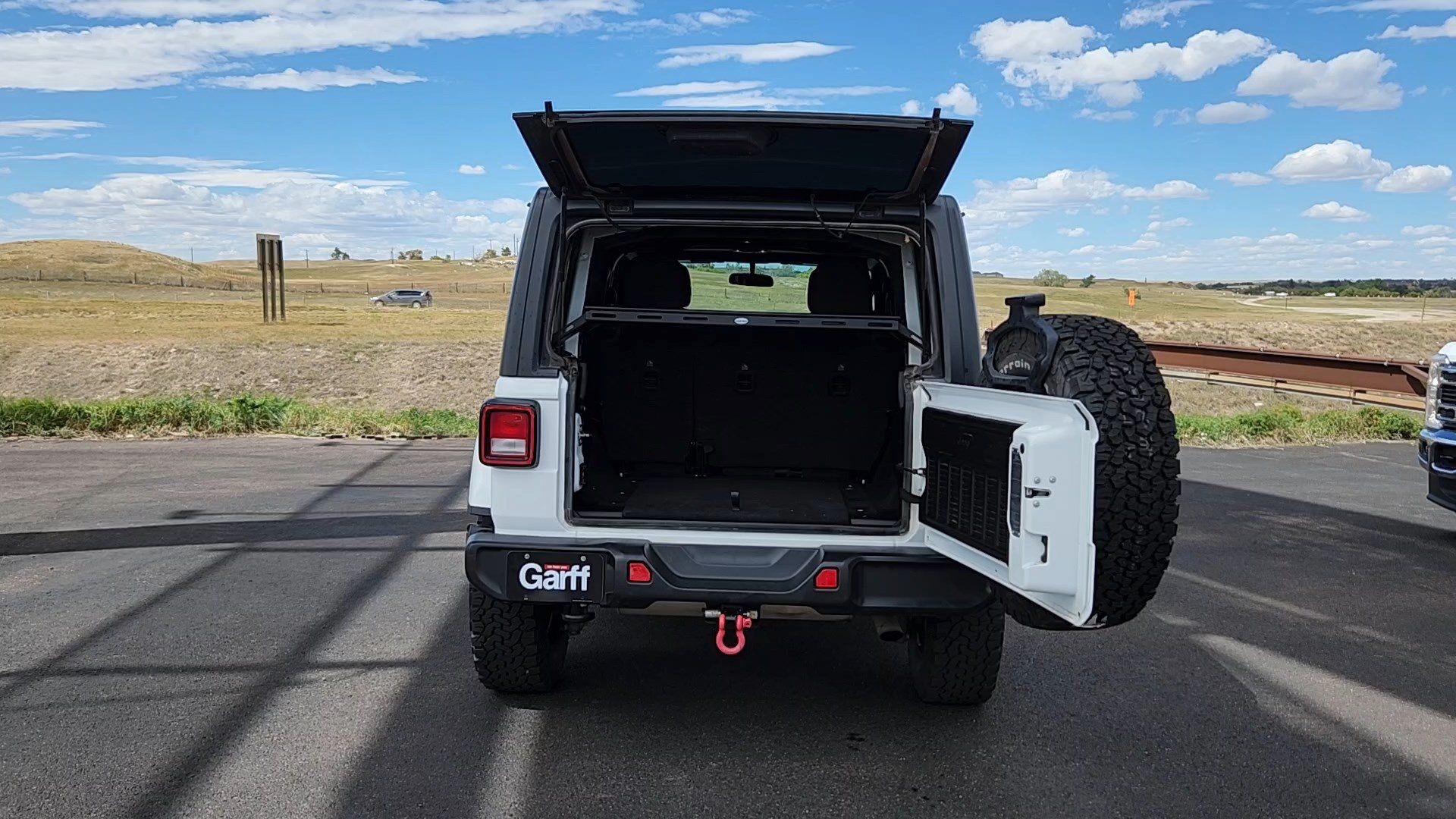Used 2020 Jeep Wrangler Unlimited Sahara AWD/4WD image 17