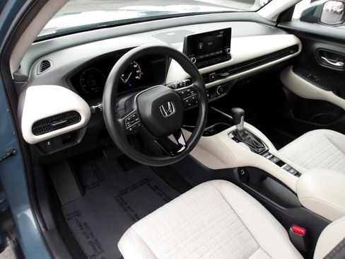 Used 2023 Honda HR-V LX image 9