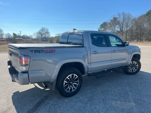 Used 2020 Toyota Tacoma TRD Sport image 9