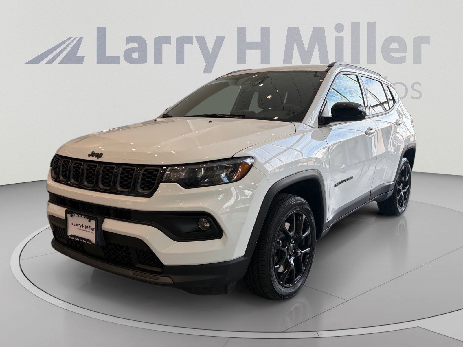 Used 2025 Jeep Compass Latitude w/ Convenience Group AWD/4WD image 1