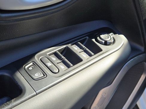 Used 2023 Jeep Renegade Latitude image 19