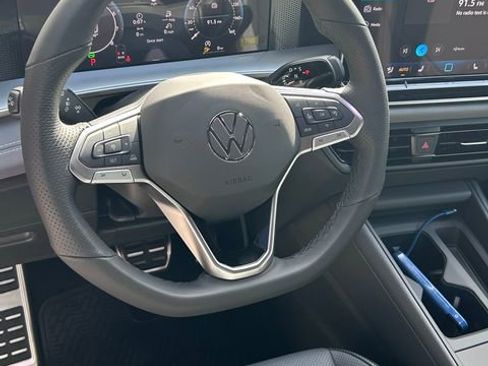 New 2026 Volkswagen Tiguan SE R-Line FWD image 8