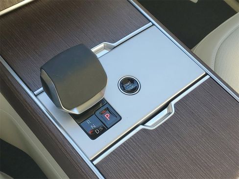 New 2026 Land Rover Range Rover Long Wheelbase SE image 22