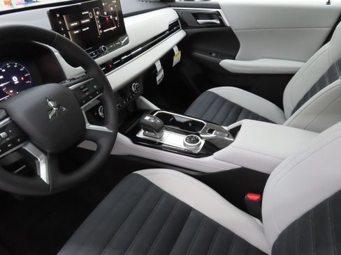 New 2026 Mitsubishi Outlander SE FWD image 18