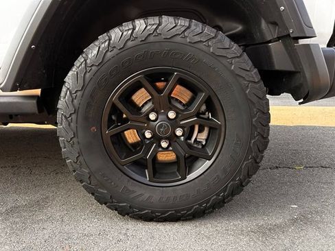 Used 2024 Jeep Wrangler Unlimited AWD/4WD image 31