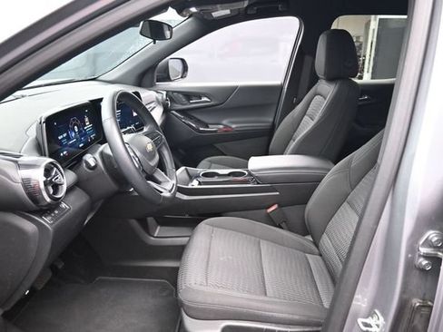 Used 2025 Chevrolet Equinox LT FWD image 16
