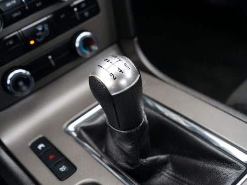 Used 2010 Ford Mustang Coupe image 16