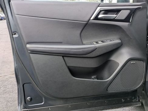 Used 2025 Mitsubishi Outlander SE image 11