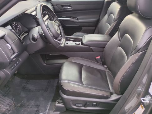 Used 2023 Nissan Pathfinder SL image 15