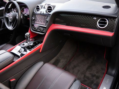 Used 2020 Bentley Bentayga image 24