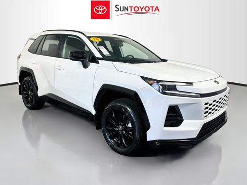Used 2026 Toyota RAV4 SE w/ Convenience Package FWD image 1