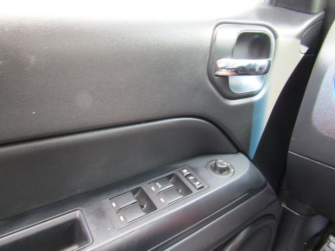 Used 2015 Jeep Patriot Sport w/ Power Value Group image 9