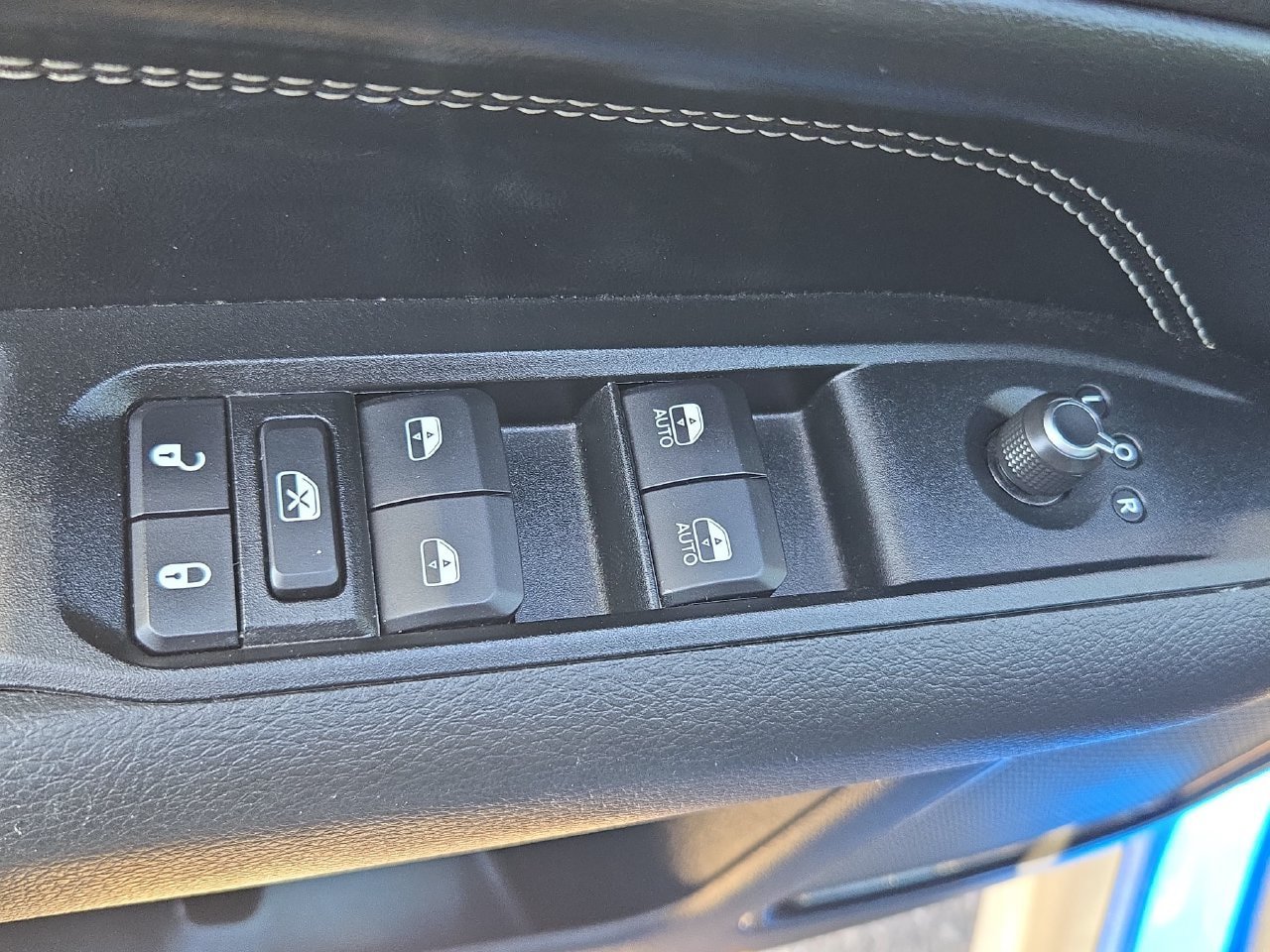 Used 2022 Jeep Compass Latitude w/ Convenience Group AWD/4WD image 28