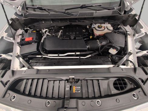 Used 2024 Chevrolet Silverado 1500 LT AWD/4WD image 8