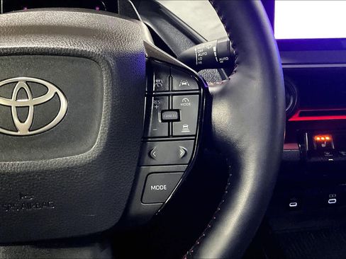 Used 2025 Toyota Prius Plug-In Hybrid image 23