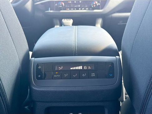 New 2025 Nissan Pathfinder SV image 27