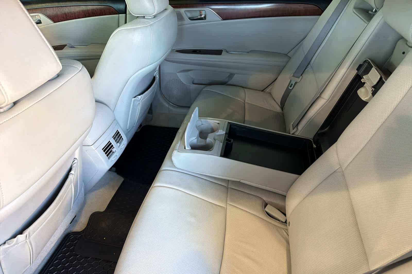 Used 2011 Toyota Avalon Limited FWD image 4