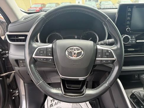 Used 2021 Toyota Highlander XLE AWD/4WD image 26