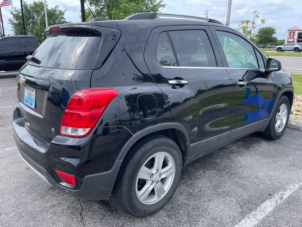 Used 2018 Chevrolet Trax LT w/ LT Convenience Package FWD image 3