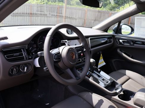 New 2026 Porsche Macan image 4