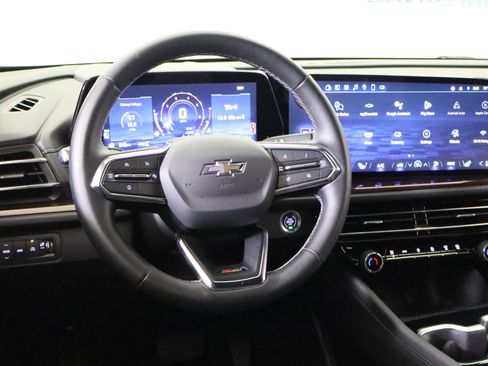Used 2025 Chevrolet Traverse Z71 AWD/4WD image 15