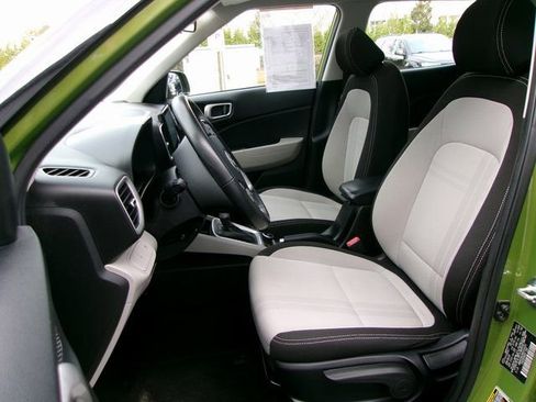 Used 2024 Hyundai Venue SEL image 13