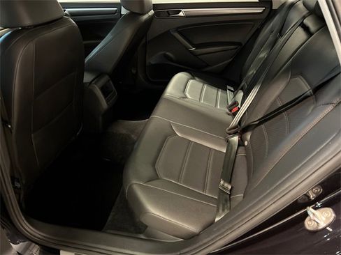 Used 2018 Volkswagen Passat 2.0T R-Line image 16