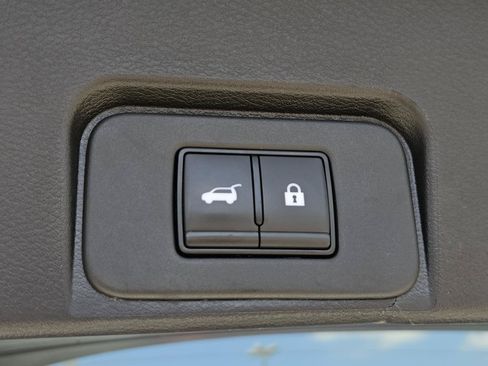 Used 2025 Nissan Rogue SV AWD/4WD image 10