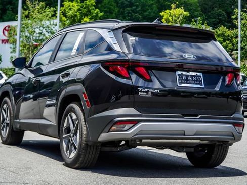 Certified 2025 Hyundai Tucson SEL FWD image 9