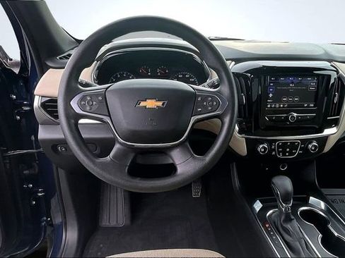 Used 2022 Chevrolet Traverse LS image 8