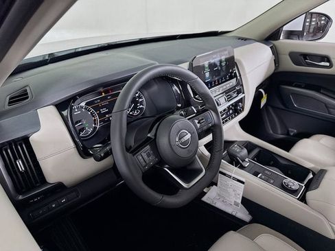 New 2025 Nissan Pathfinder SL w/ Black Appearance Package image 8