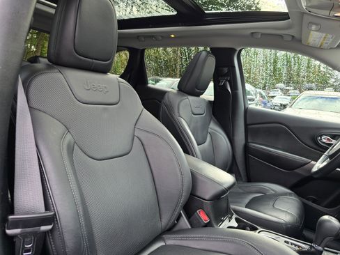 Used 2020 Jeep Cherokee Latitude Lux w/ Comfort/Convenience Group image 10