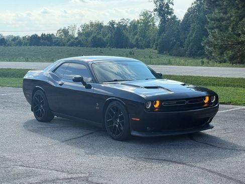 Used 2015 Dodge Challenger R/T Scat Pack RWD image 1