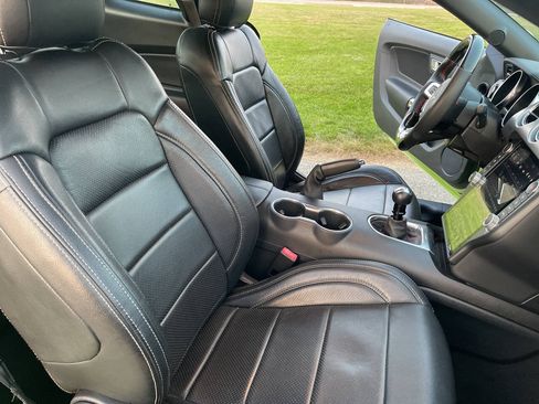 Used 2020 Ford Mustang GT RWD image 34