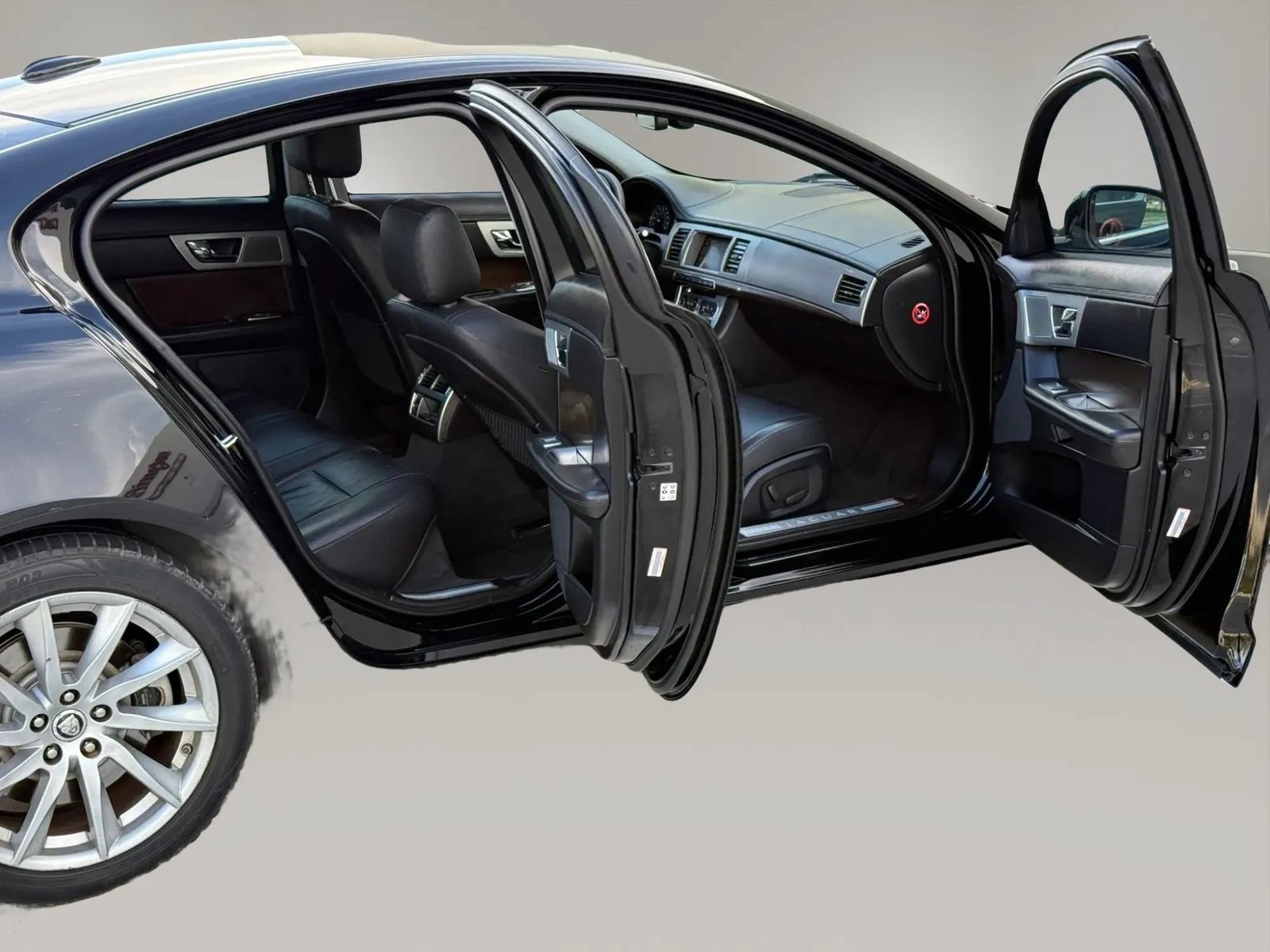 Used 2012 Jaguar XF RWD image 21