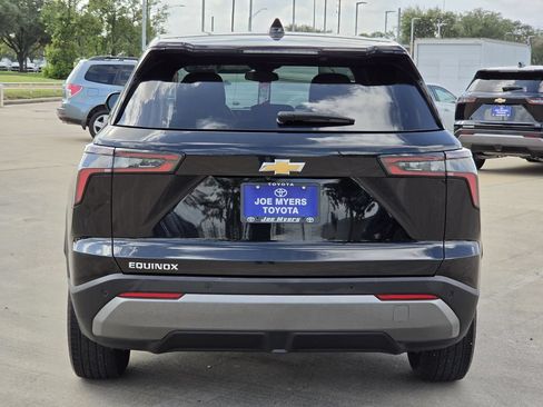 Used 2025 Chevrolet Equinox LT FWD image 8