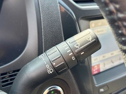 Used 2018 Ford Explorer XLT w/ XLT Technology Feature Bundle FWD image 26