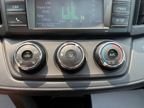 Used 2018 Toyota RAV4 LE w/ All Weather Liner Package FWD image 21