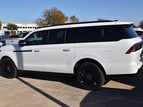 Used 2025 Lincoln Navigator L Reserve w/ Jet Appearance Package image 8