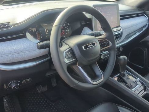 Used 2023 Jeep Compass Latitude image 12