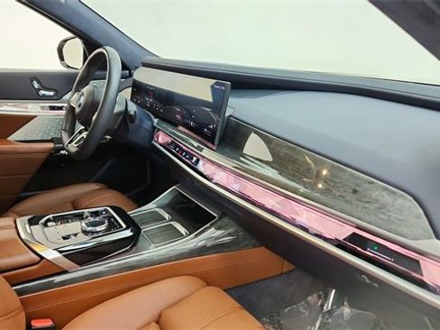 Used 2023 BMW i7 xDrive60 image 21