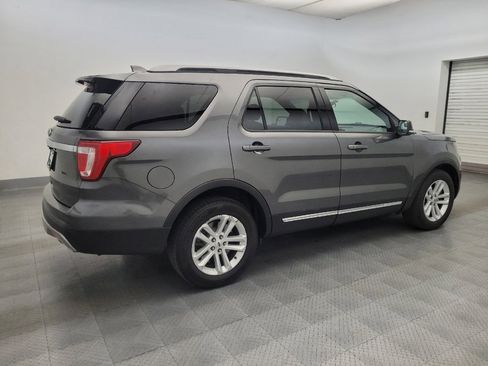 Used 2017 Ford Explorer XLT FWD image 10
