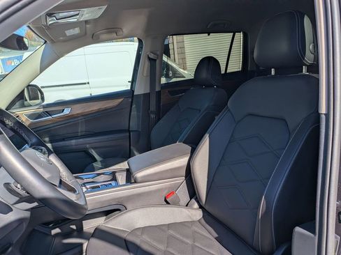 Used 2025 Volkswagen Atlas SE image 23