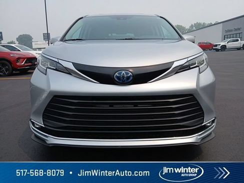 Used 2023 Toyota Sienna XLE FWD image 8