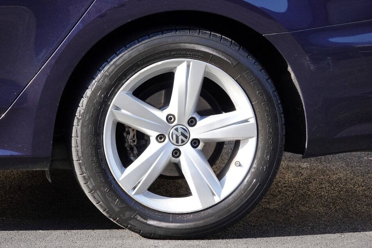 Used 2012 Volkswagen Passat 2.5 SE FWD image 42