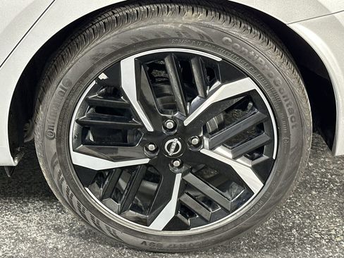 Used 2025 Nissan Versa SR image 14