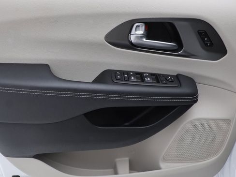 Used 2024 Chrysler Pacifica Touring-L w/ Road Tripper Package FWD image 16